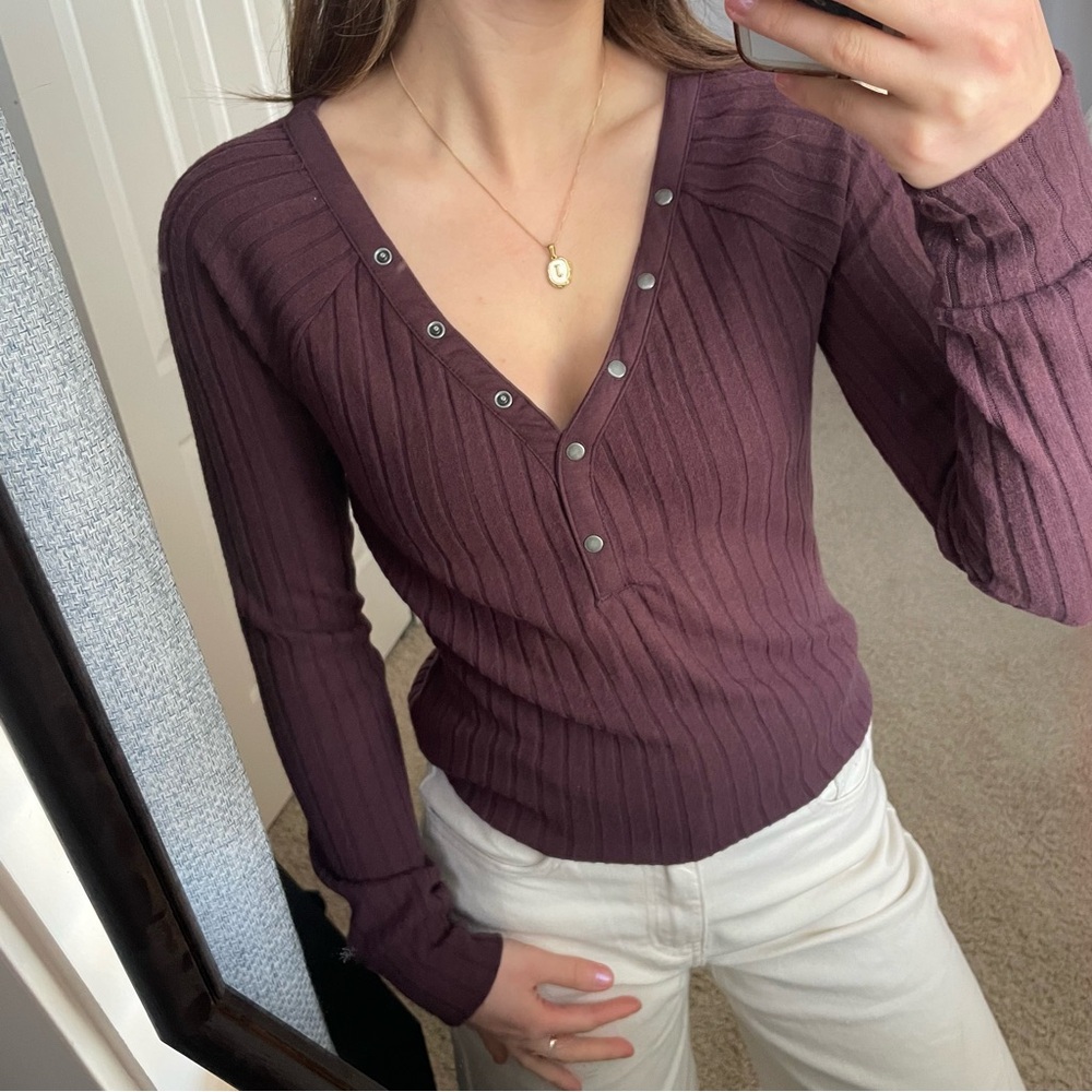 Burgundy Ribbed V-Neck Snap Button Top